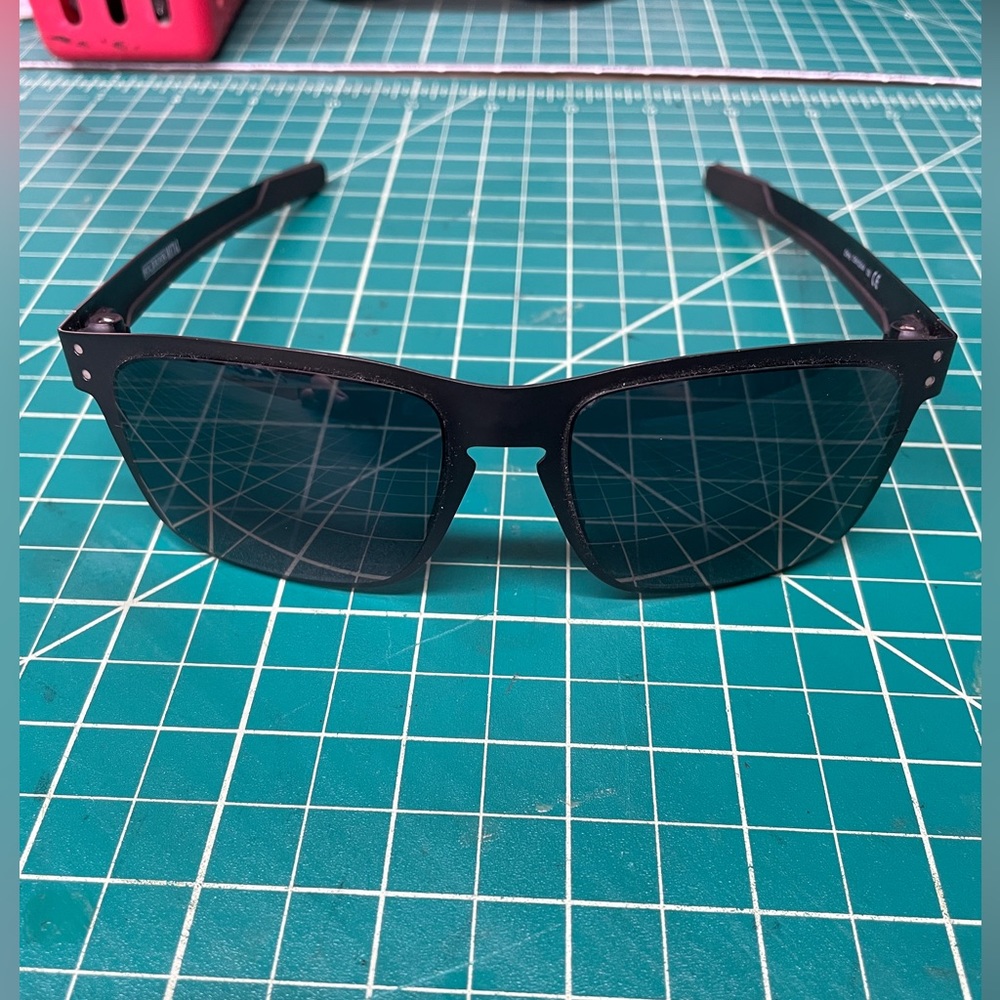 Oakley Holbrook